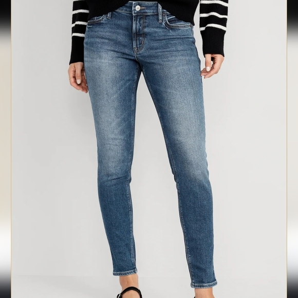 Old Navy Mid-Rise Rockstar Super-Skinny Jeans Size 16 – Curve-Hugging Fit! - Picture 5 of 6